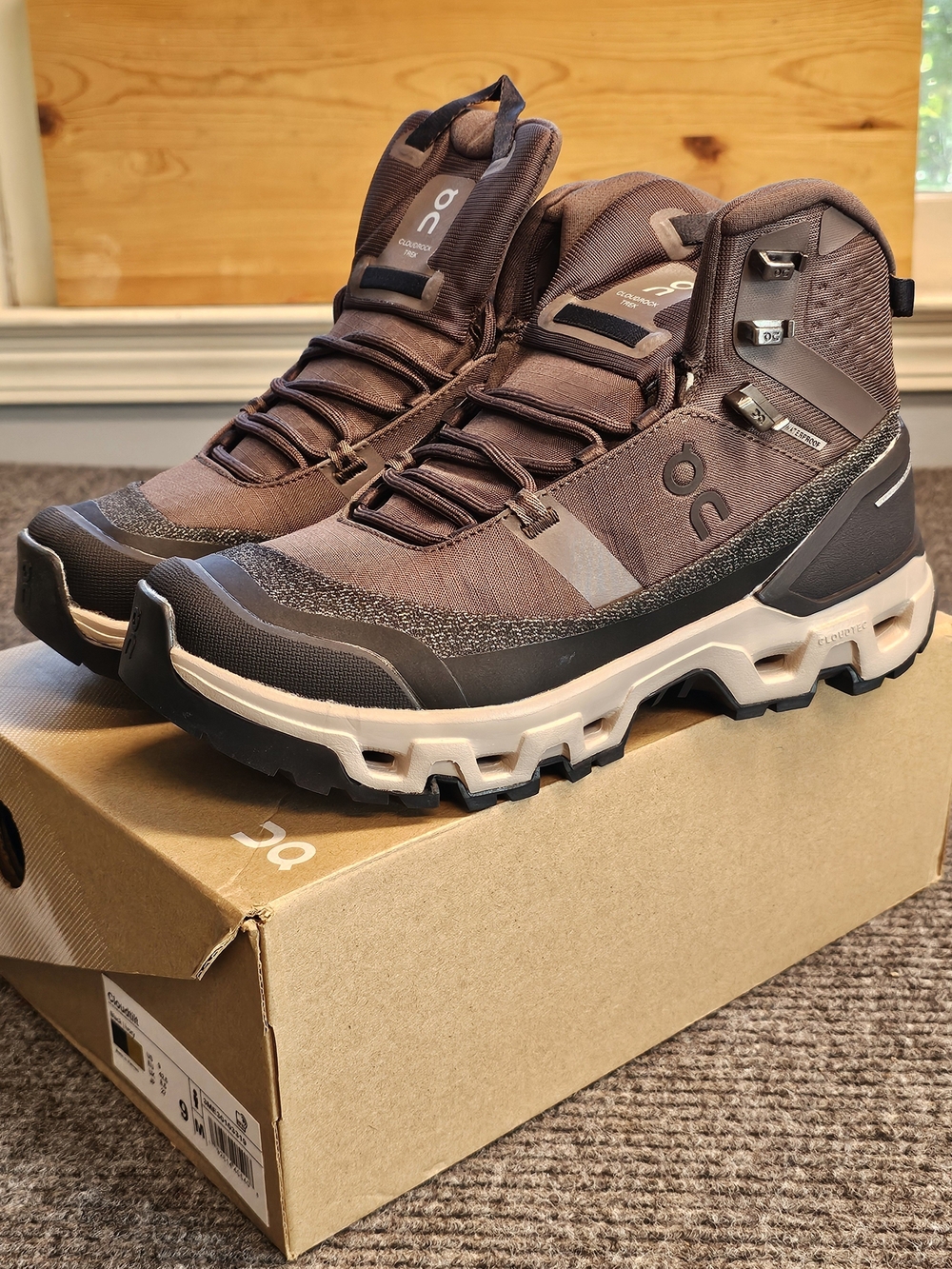 On Running Cloudrock Trek 2 Waterproof Mid Hiking Shoes Brown Size 9 New - Picture 1 of 8